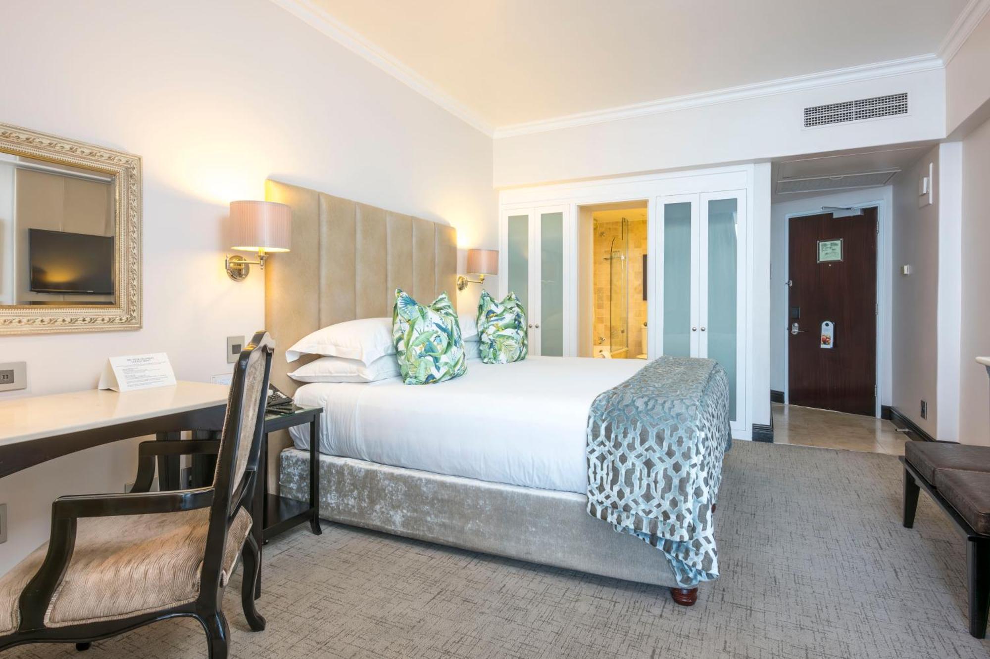 Beverly Hills Durban Exterior foto A bedroom at the Cape Town Protea Hotel