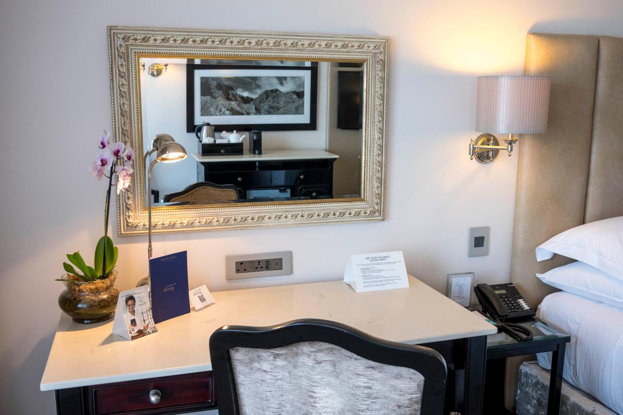 Beverly Hills Durban Exterior foto A dressing table