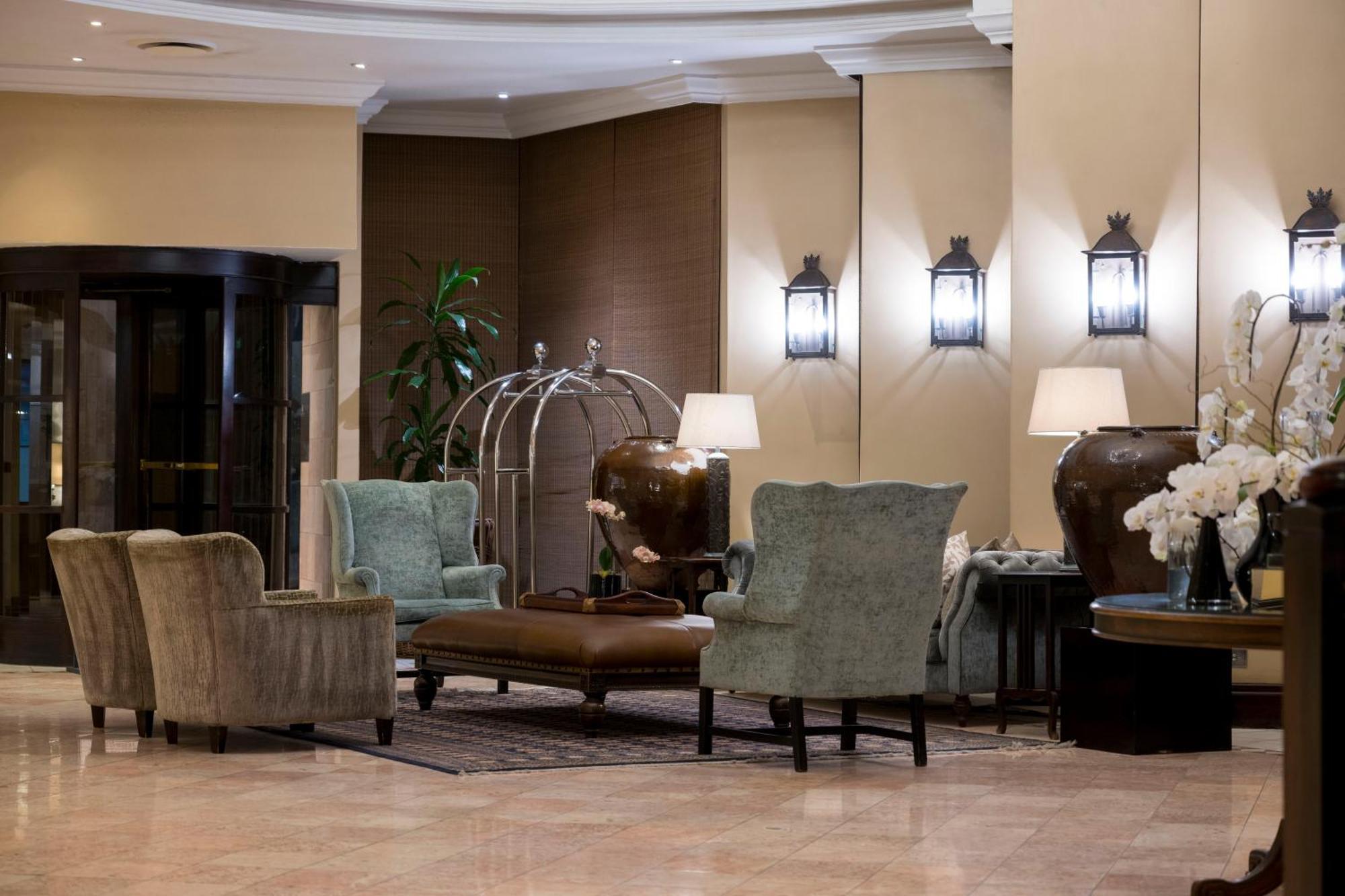 Beverly Hills Durban Exterior foto The lobby of the Four Seasons Hotel