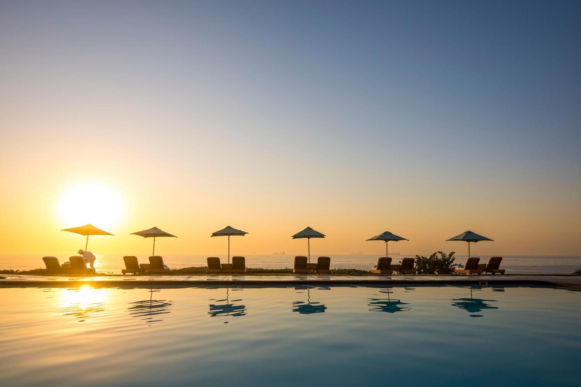 Beverly Hills Durban Exterior foto Sunset at the pool