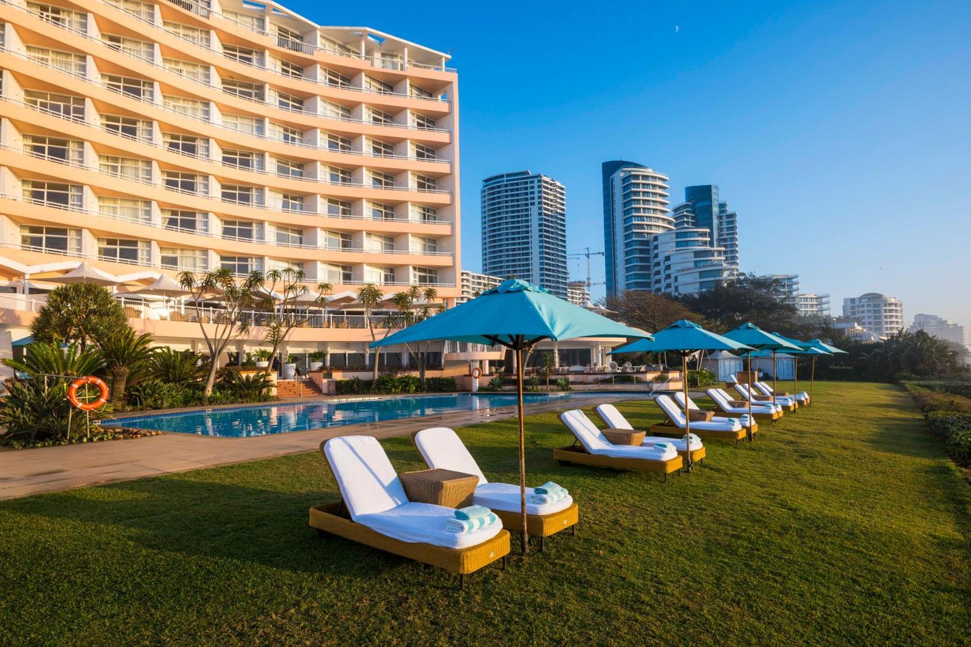 Beverly Hills Durban Exterior foto The pool at The Oberoi Mumbai